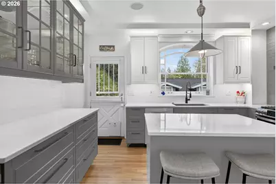 1638 SW Upland Dr, Portland, OR 97221 - Photo 10