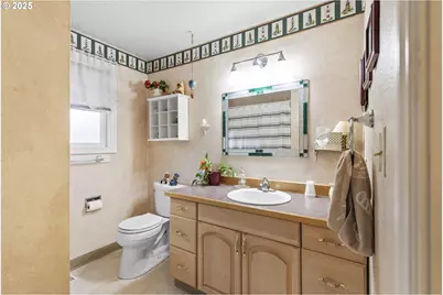 7693 SE Strawberry Ln, Milwaukie, OR 97267 - Photo 34