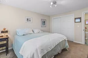 7693 SE Strawberry Ln, Milwaukie, OR 97267 - Photo 32