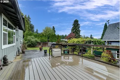 7693 SE Strawberry Ln, Milwaukie, OR 97267 - Photo 10