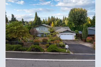 7693 SE Strawberry Ln, Milwaukie, OR 97267 - Photo 2