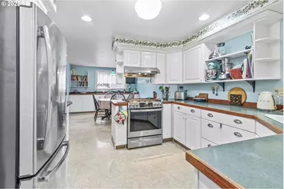 7693 SE Strawberry Ln, Milwaukie, OR 97267 - Photo 24