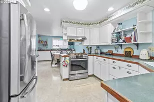 7693 SE Strawberry Ln, Milwaukie, OR 97267 - Photo 24