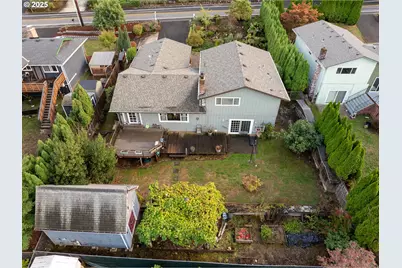 7693 SE Strawberry Ln, Milwaukie, OR 97267 - Photo 8