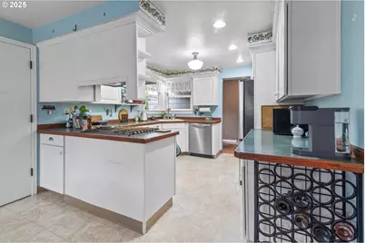 7693 SE Strawberry Ln, Milwaukie, OR 97267 - Photo 26