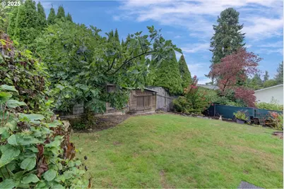 7693 SE Strawberry Ln, Milwaukie, OR 97267 - Photo 12