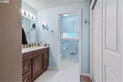 7693 SE Strawberry Ln, Milwaukie, OR 97267 - Photo 30