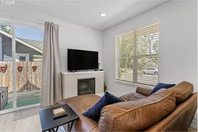 7557 N Gilbert Ave, Portland, OR 97203 - Photo 10