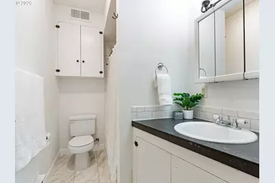 1811 NW Couch St #102, Portland, OR 97209 - Photo 12