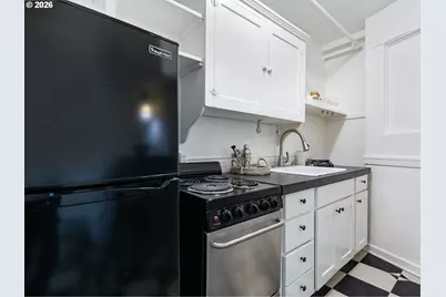 1811 NW Couch St #102, Portland, OR 97209 - Photo 4