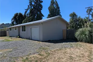 1115 Thayer Ave, Cottage Grove, OR 97424 - Photo 2