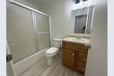 6875 B St, Springfield, OR 97478 - Photo 10