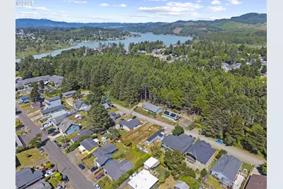 675 SE Keel Ave, Lincoln City, OR 97367 - Photo 18