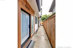 5723 S Kelly Ave, Portland, OR 97239 - Photo 4