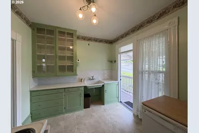 322 W D St, Rainier, OR 97048 - Photo 16