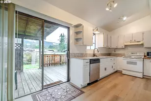 410 SW Broadway St, Mill City, OR 97360 - Photo 16