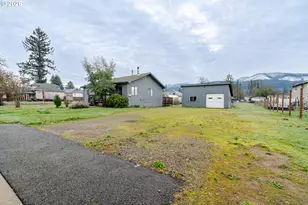 410 SW Broadway St, Mill City, OR 97360 - Photo 32
