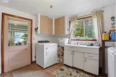 48974 SE Fairview St, Mill City, OR 97360 - Photo 10