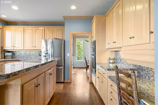 1093 Tyndall Ct, Lake Oswego, OR 97034 - Photo 8