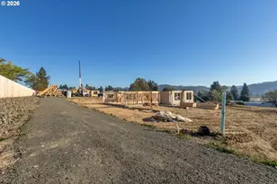 740 SE Hall St, Winston, OR 97496 - Photo 14