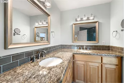 12021 SE Summer Pl, Clackamas, OR 97015 - Photo 32