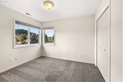 12021 SE Summer Pl, Clackamas, OR 97015 - Photo 34