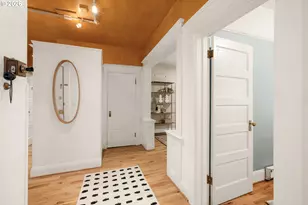2046 NW Flanders St, Portland, OR 97209 - Photo 2
