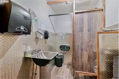 1107 N Pacific Ave, Kelso, WA 98626 - Photo 14