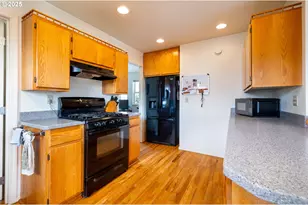 60 SE Cook Ave, Depoe Bay, OR 97341 - Photo 10