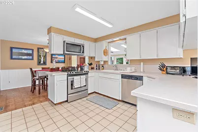 128 NE 12th Ave, Canby, OR 97013 - Photo 12