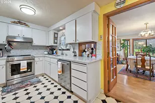 15781 NE Holladay St, Portland, OR 97230 - Photo 6