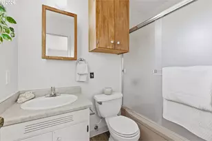 810 E 37th Ave, Eugene, OR 97405 - Photo 28
