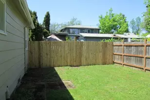 736 5th St, Springfield, OR 97477 - Photo 8