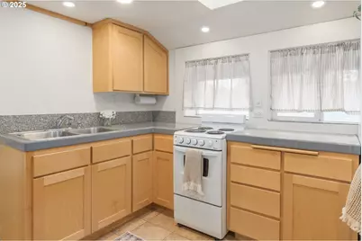 1492 Pearl St, Eugene, OR 97401 - Photo 30