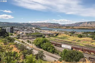1631 E 9th St, The Dalles, OR 97058 - Photo 4