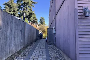 2525 Sunset Ave, West Linn, OR 97068 - Photo 2