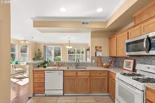 13385 SW Kingston Pl, Tigard, OR 97140 - Photo 8