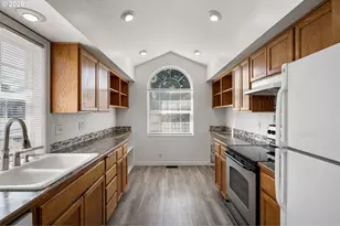 5792 E St, Springfield, OR 97478 - Photo 12