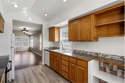 5792 E St, Springfield, OR 97478 - Photo 14