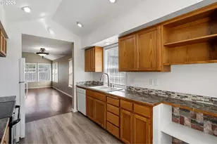 5792 E St, Springfield, OR 97478 - Photo 14