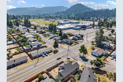 5792 E St, Springfield, OR 97478 - Photo 32