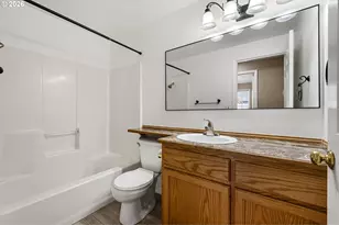 5792 E St, Springfield, OR 97478 - Photo 22