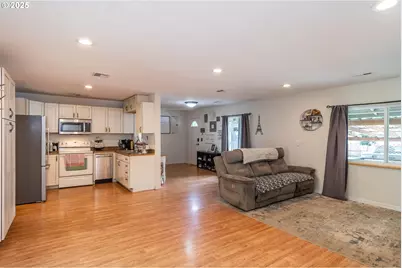 314 S Cedar St, Drain, OR 97435 - Photo 18