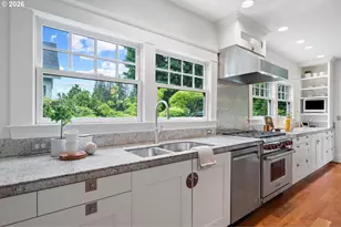 2328 SW Broadway Dr, Portland, OR 97201 - Photo 18