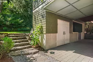 2328 SW Broadway Dr, Portland, OR 97201 - Photo 38