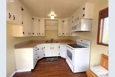 1092 Lewis St, North Bend, OR 97459 - Photo 14