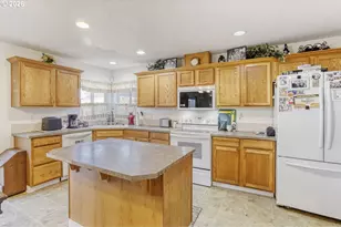 147 SW Wright Ave, Troutdale, OR 97060 - Photo 10