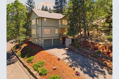 215 Piedmont Dr, Ashland, OR 97520 - Photo 1