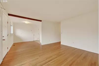 2304 SE 101st Ave, Portland, OR 97216 - Photo 8