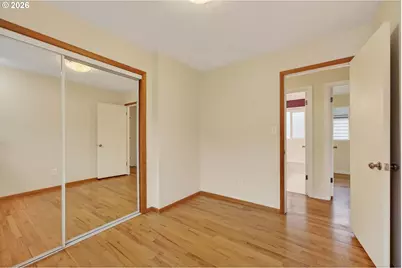 2304 SE 101st Ave, Portland, OR 97216 - Photo 14